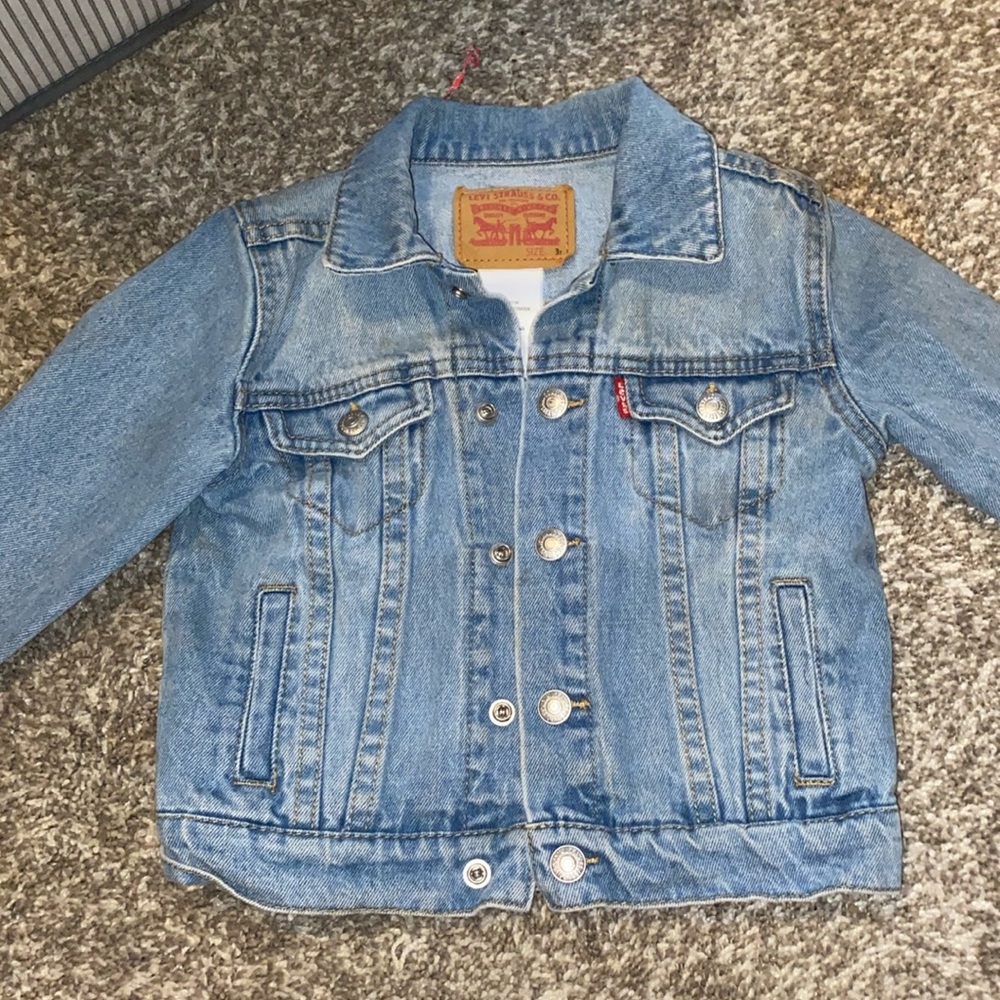Very good condition Levi’s denim jacket
